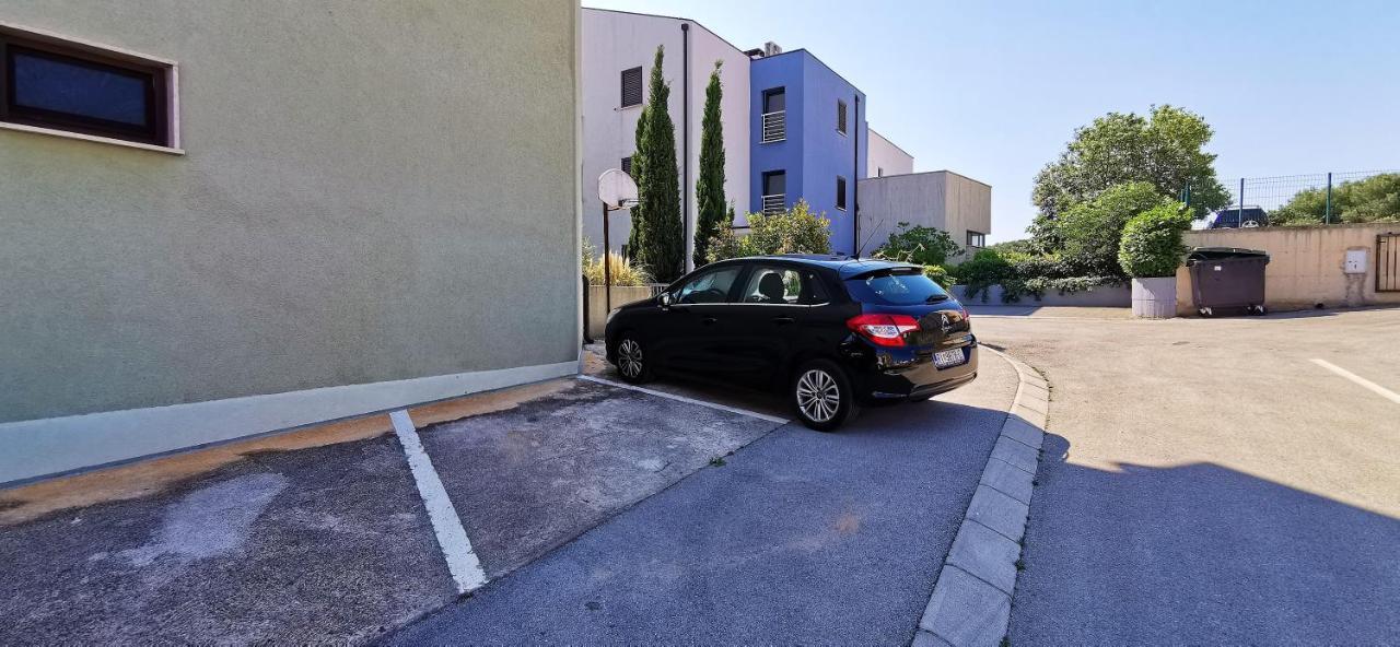 Studio Apartment Lela Liznjan Exterior photo